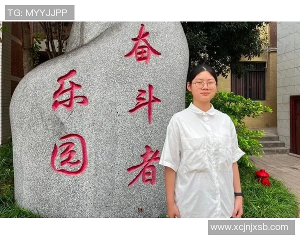 揭秘杨娜成功之路谈英雄联盟背后的故事与策略